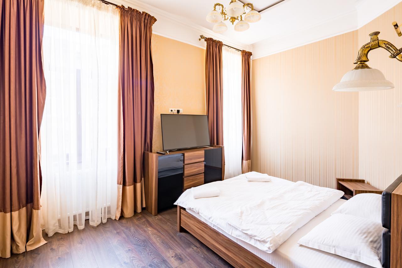 Leogrand Apartments On Doroshenka Street 1 Львов Экстерьер фото